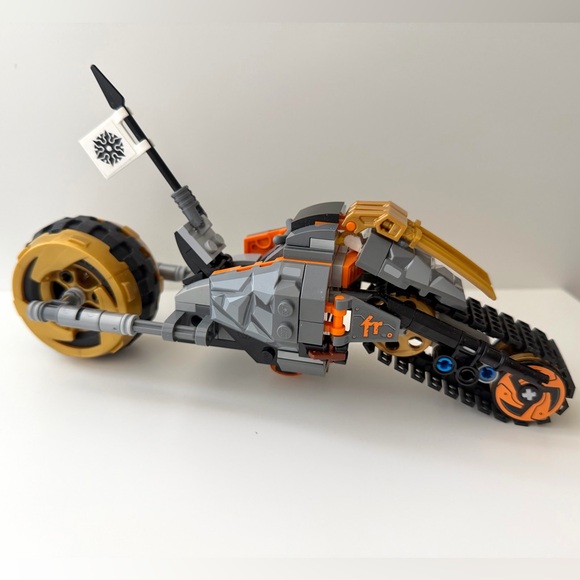 LEGO NINJAGO Cole's Dirt Bike Set (Retired Set) - Picture 6 of 10